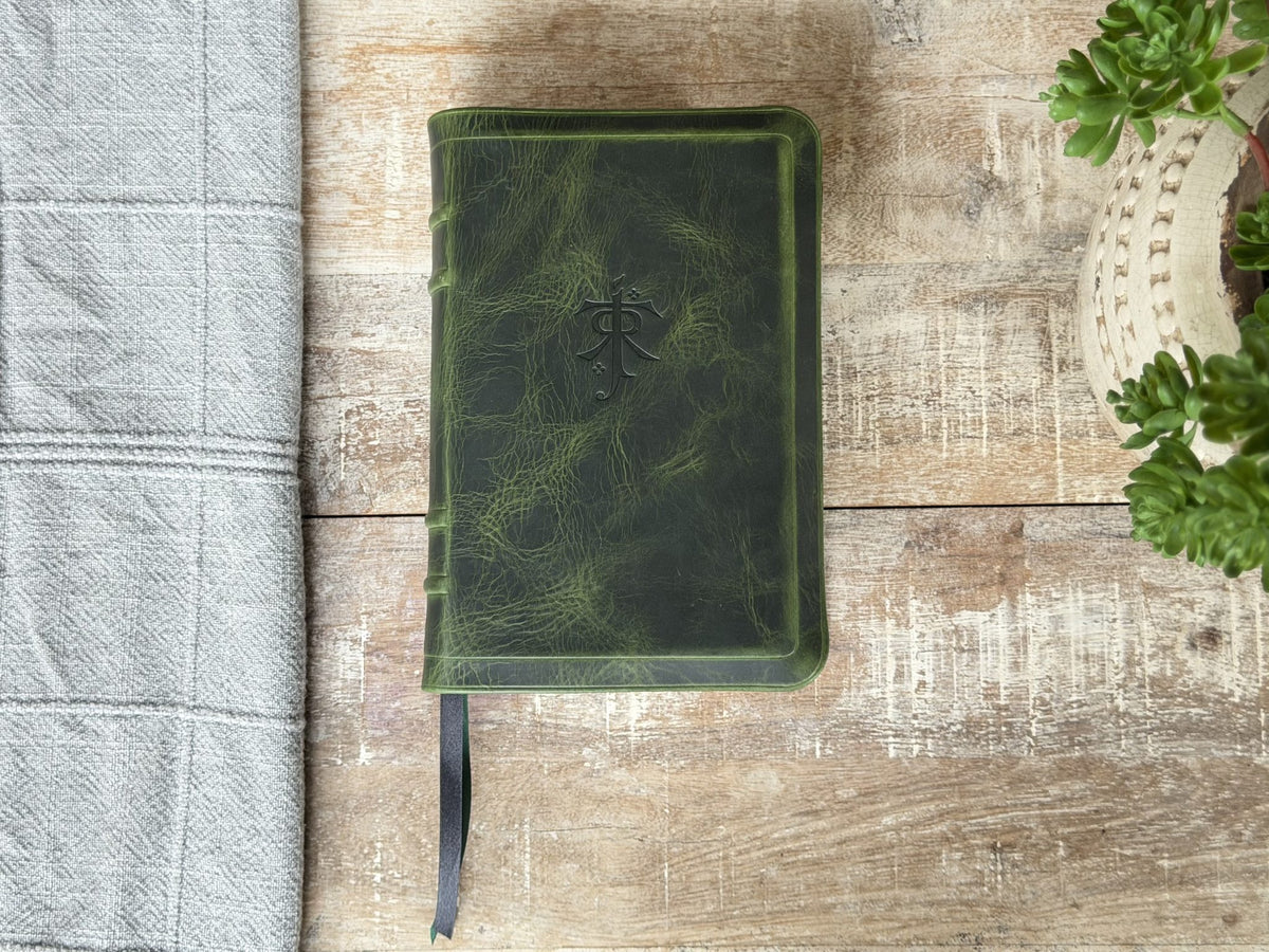 Emerald Waxy “The Lord of the Rings” by Rock Wall Bibles, front cover