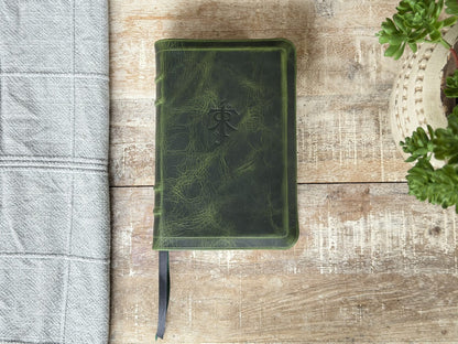 Emerald Waxy “The Lord of the Rings” by Rock Wall Bibles, front cover