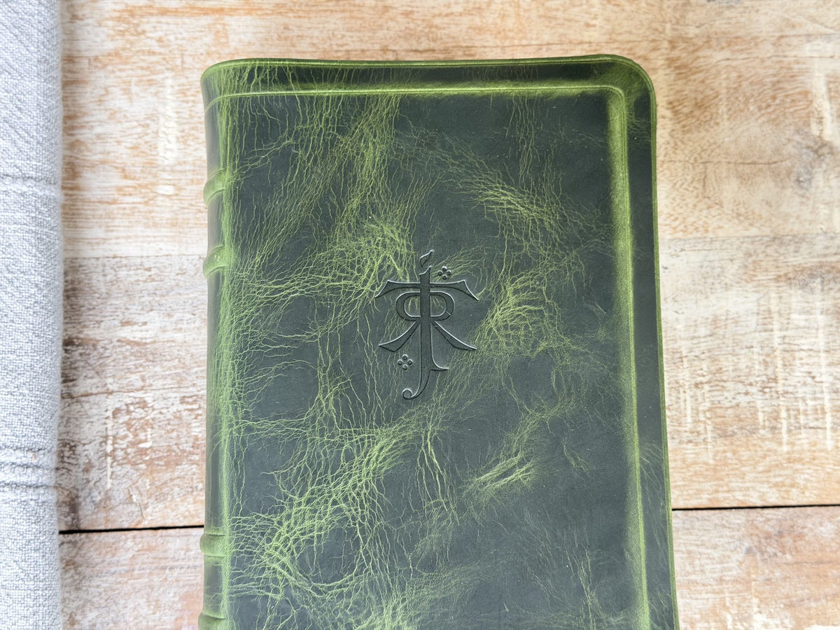 Emerald Waxy “The Lord of the Rings” by Rock Wall Bibles, front cover close-up
